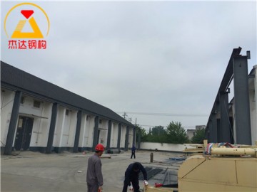 拱形屋頂下部使用門(mén)式鋼結(jié)構(gòu)